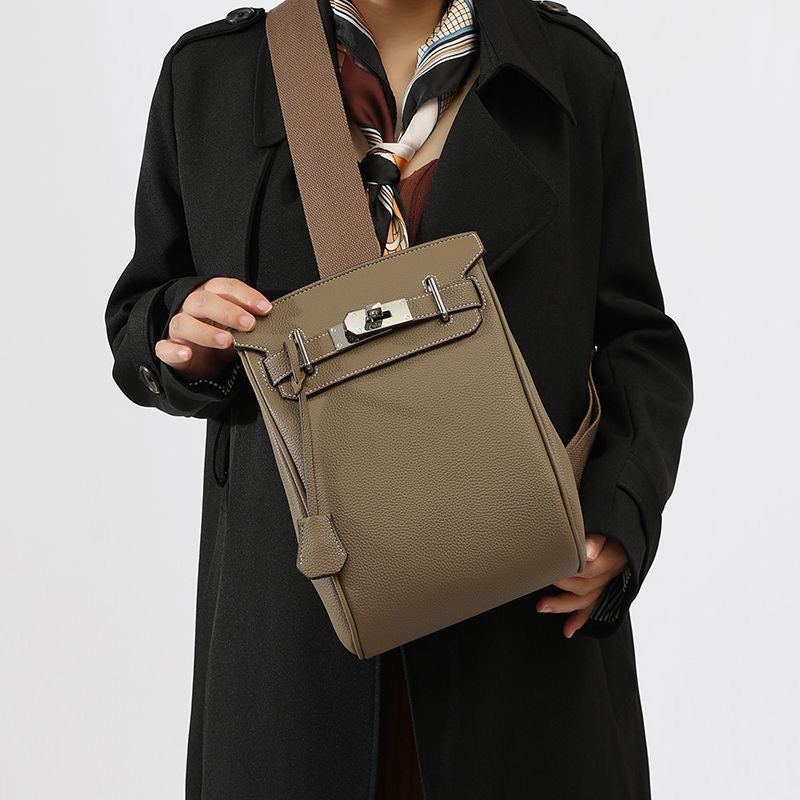 Sac à Bandoulière Homme Noir Élégant avec Fermoir Métallique Argenté